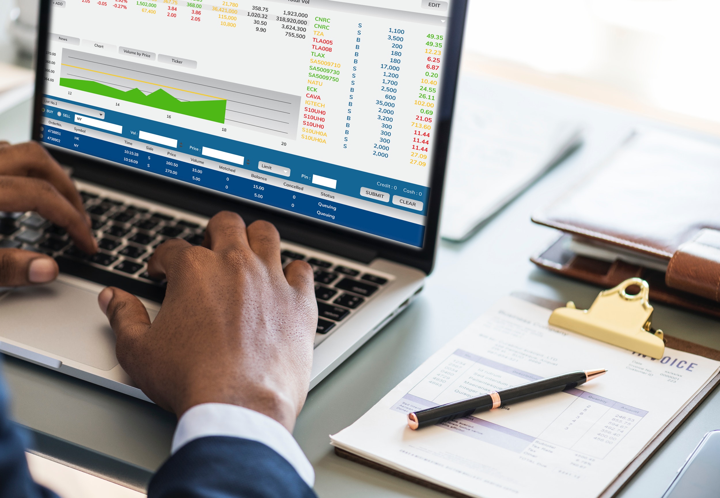 criminal defense investigators calculating finances